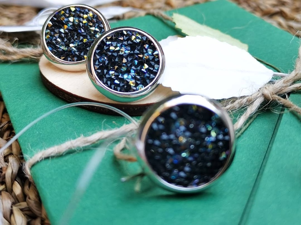 Кольцо из серебра с кристаллами Swarovski - 3 000 ₽, заказать онлайн.