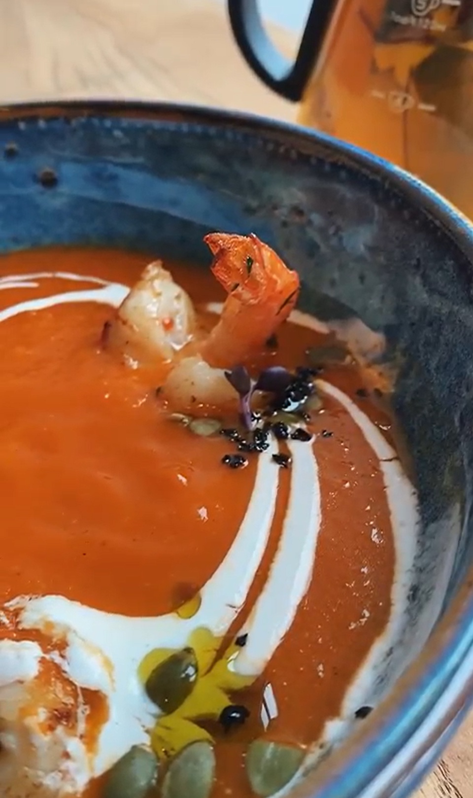 Суп-пюре из тыквы с тигровыми креветками - 350 ₽, заказать онлайн.