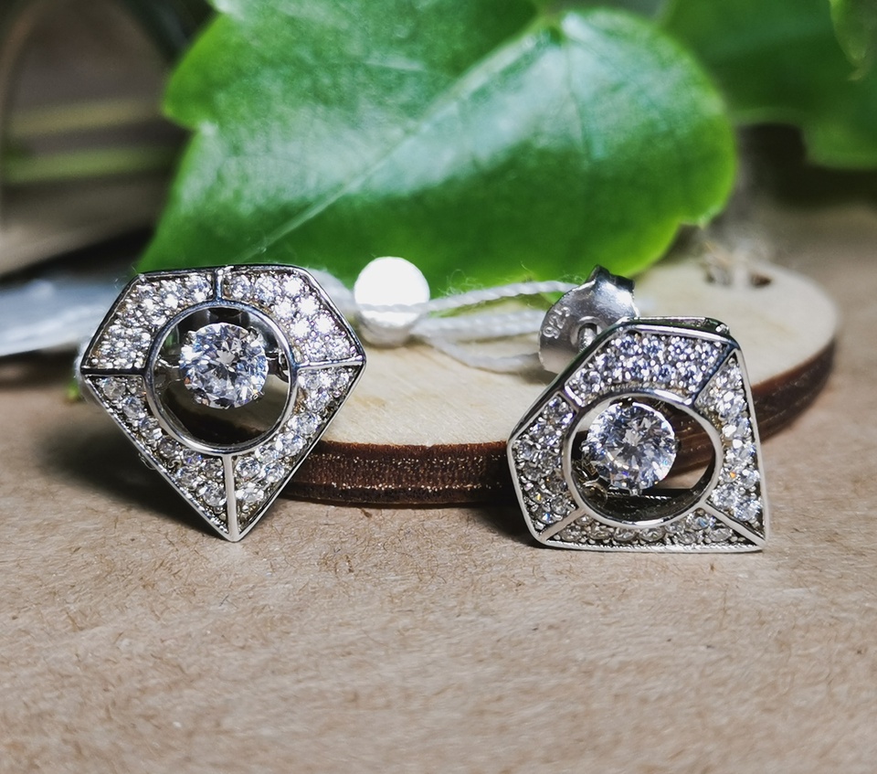 Серьги-алмазы из серебра с фианитами - 5 000 ₽, заказать онлайн.
