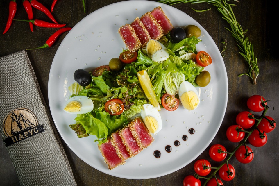 Салат с тунцом - 650 ₽, заказать онлайн.