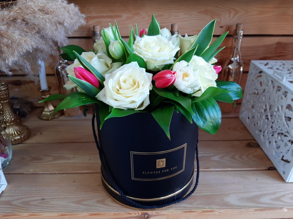 Цветы в коробке - 2 500 ₽, заказать онлайн.