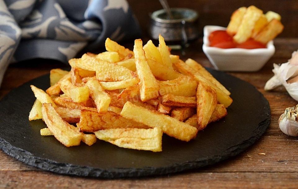 Картофель фри с соусом на выбор - 150 ₽, заказать онлайн.