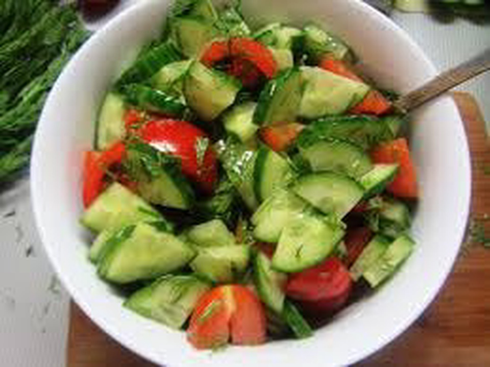 Салат с помидорами и огурцами - 60 ₽, заказать онлайн.