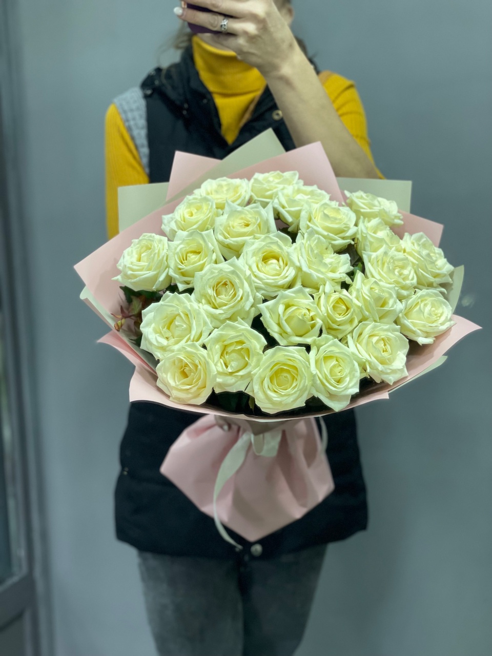 25 белых роз - 2 700 ₽, заказать онлайн.