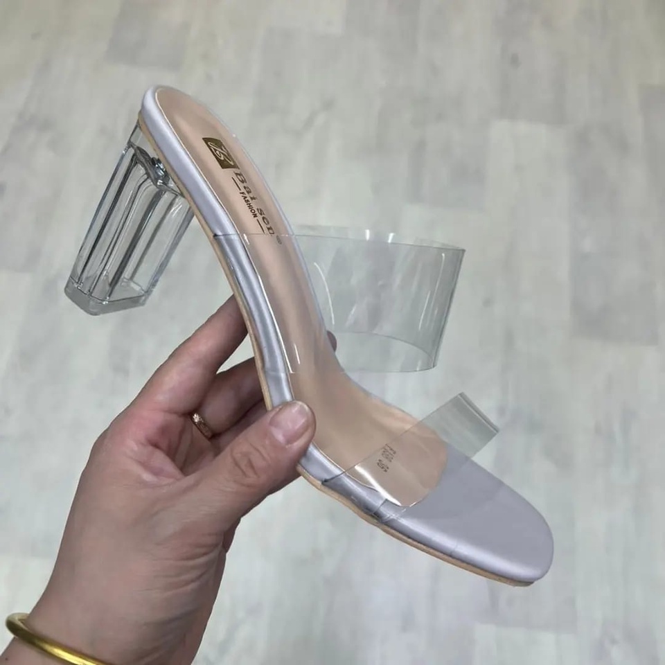 Шлепанцы на прозрачном каблуке серебристые - 2 500 ₽, заказать онлайн.