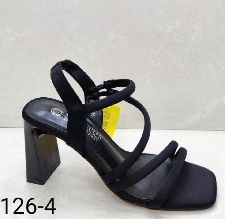 Босоножки на устройчивом каблуке черные - 2 500 ₽, заказать онлайн.
