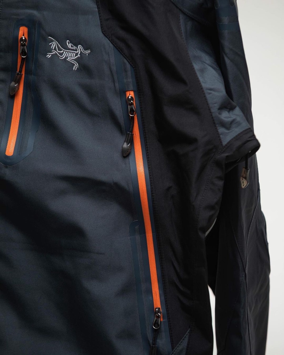 Ветровка Arcteryx - 8 000 ₽, заказать онлайн.