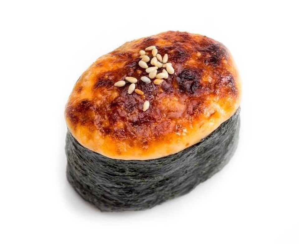 Запеченные суши с лососем - 85 ₽, заказать онлайн.