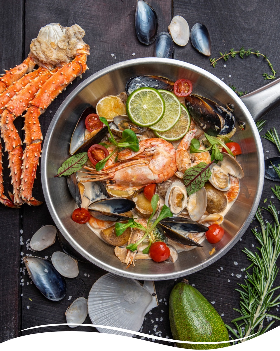 Жаркое с морепродуктами в сливочном соусе (порция на двоих) - 1 400 ₽, заказать онлайн.