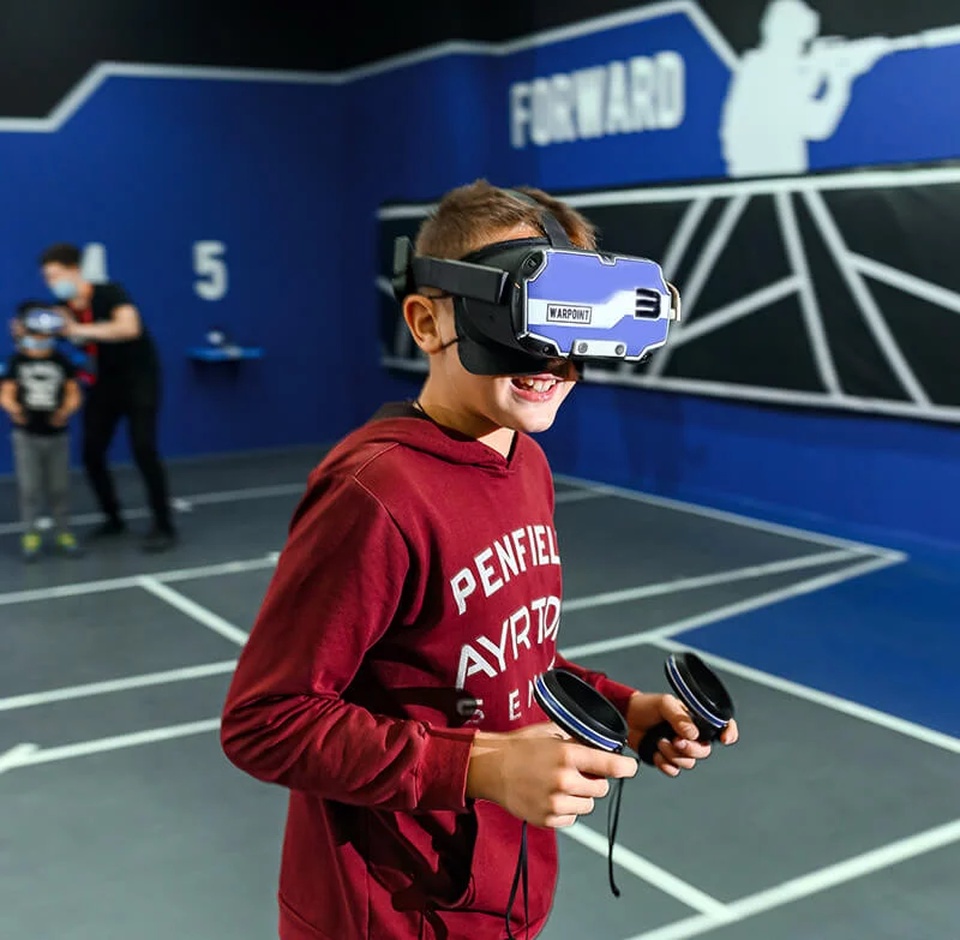 VR-ARENA 45 минут игры в очках виртуальной реальности - 700 ₽, заказать онлайн.