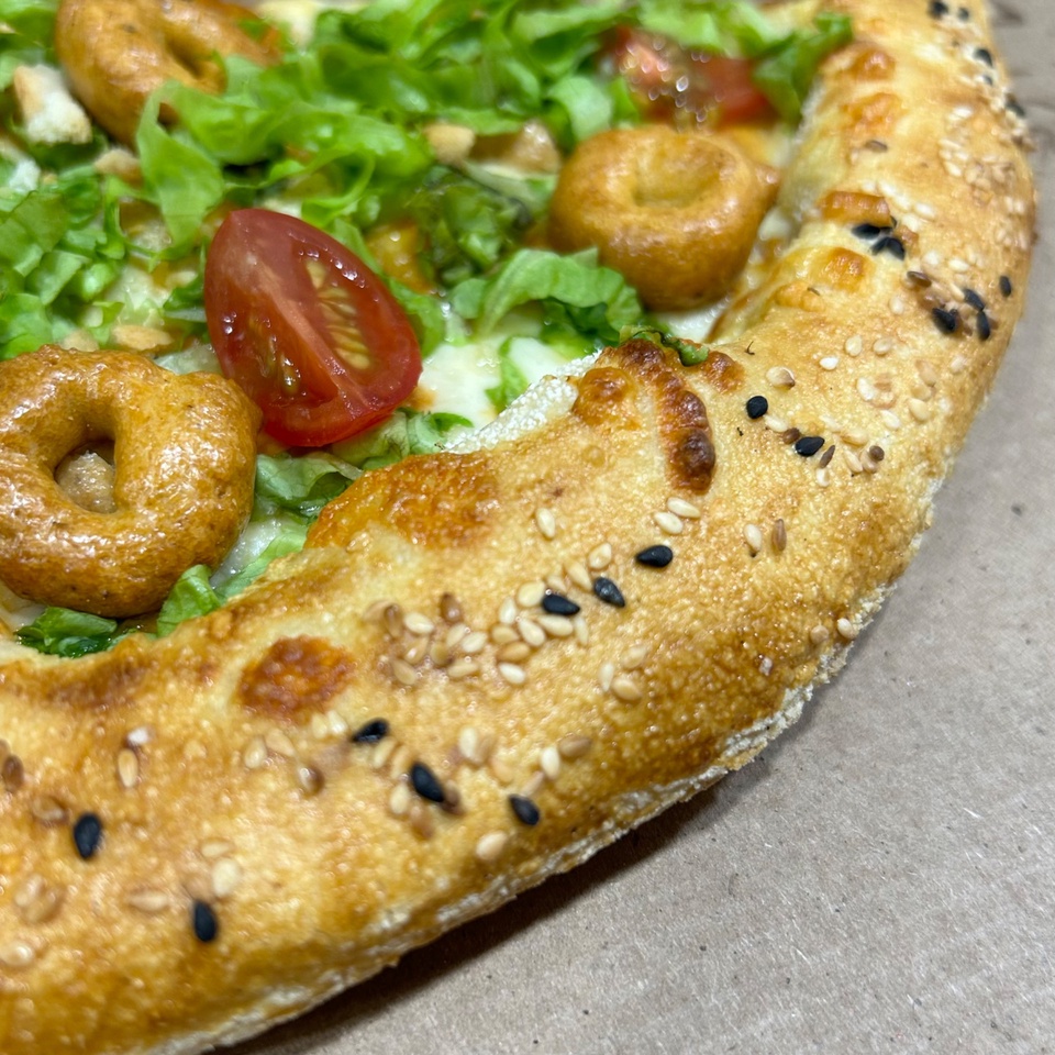 Пицца Цезарь (33 см) - 579 ₽, заказать онлайн.