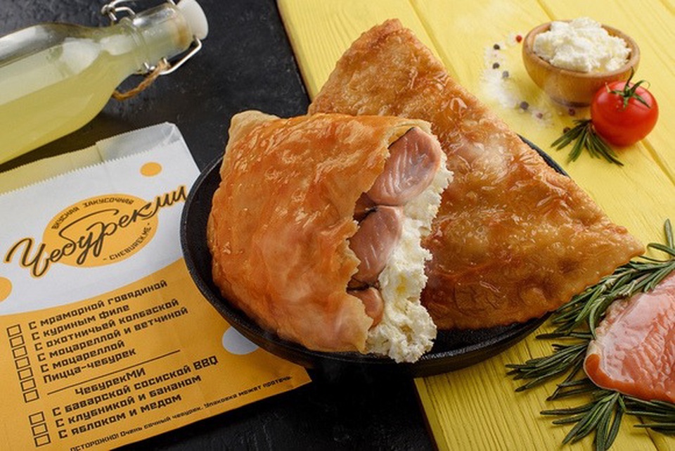 Чебурек с красной рыбой и творожным сыром - 200 ₽, заказать онлайн.