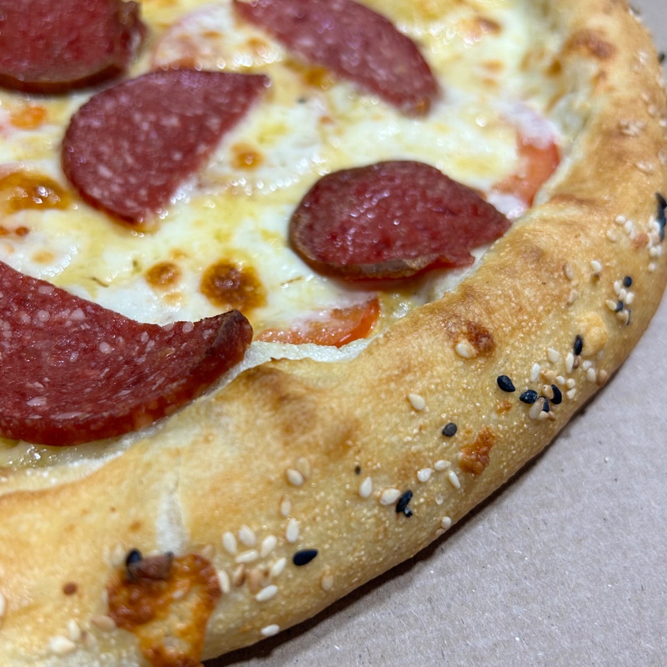 Пицца Пепперони (33 см) - 499 ₽, заказать онлайн.