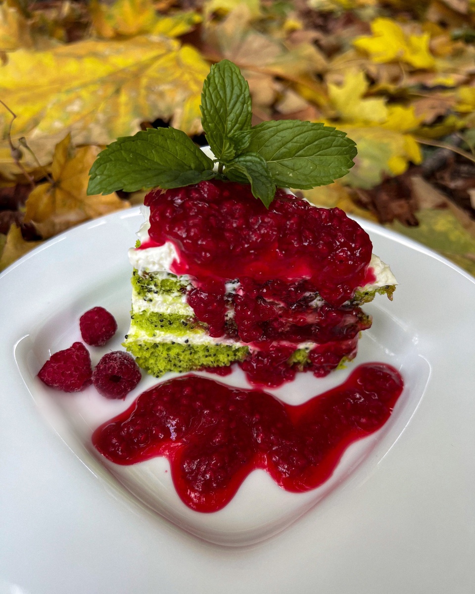 Торт «Киви-малина» - 165 ₽, заказать онлайн.