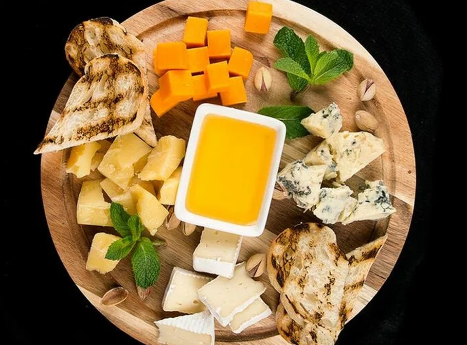Плато изысканных европейских сыров - 780 ₽, заказать онлайн.