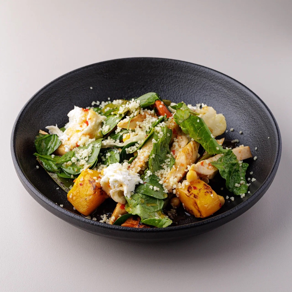 Салат с курицей, печёными овощами, кускусом и моцареллой - 590 ₽, заказать онлайн.