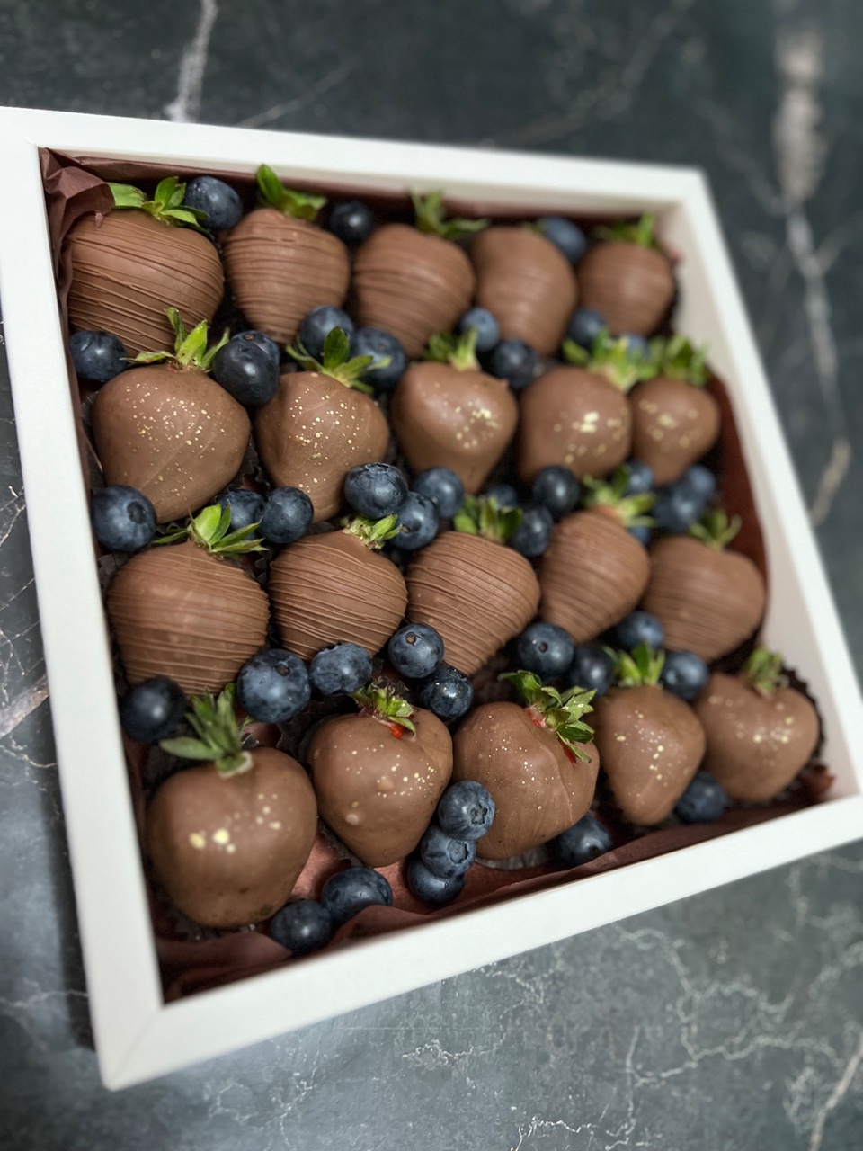 20 клубник в шоколаде + голубика - 2 450 ₽, заказать онлайн.